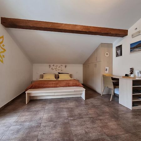 Apartment And Rooms Hisa Sonca โคบาริด ภายนอก รูปภาพ