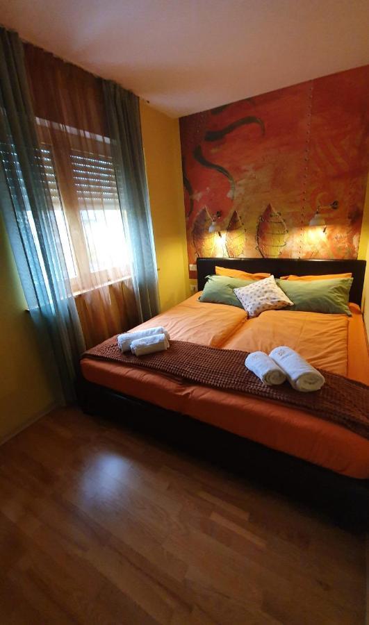 Apartment And Rooms Hisa Sonca โคบาริด ภายนอก รูปภาพ