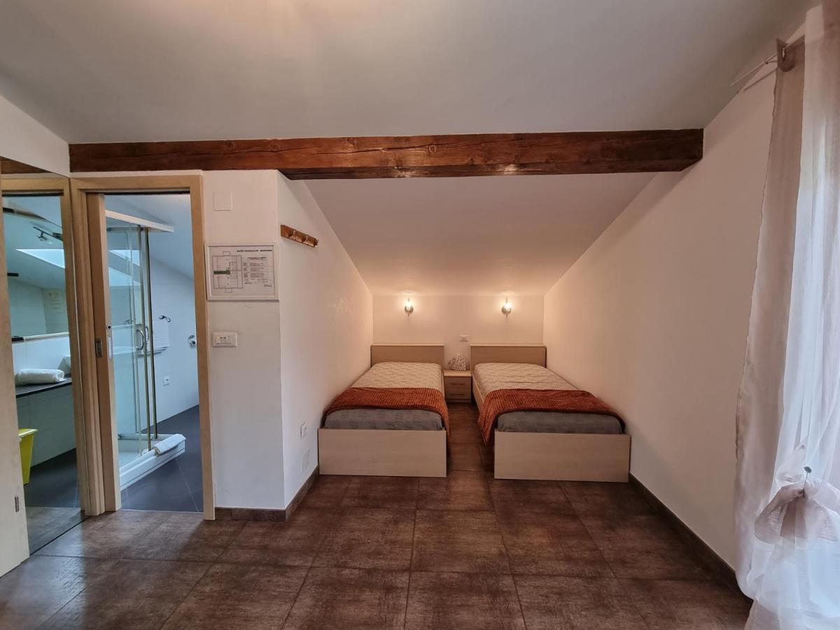 Apartment And Rooms Hisa Sonca โคบาริด ภายนอก รูปภาพ