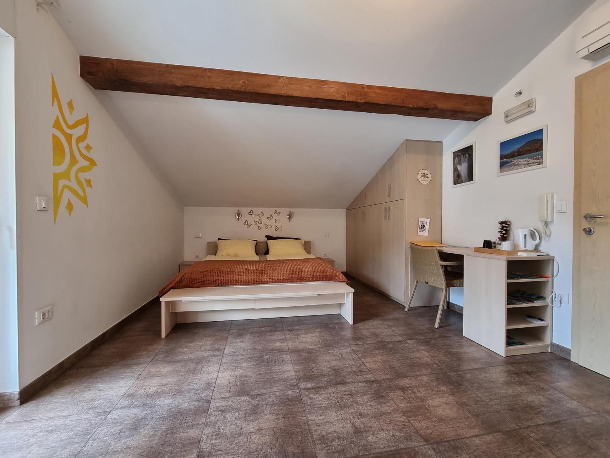 Apartment And Rooms Hisa Sonca โคบาริด ภายนอก รูปภาพ