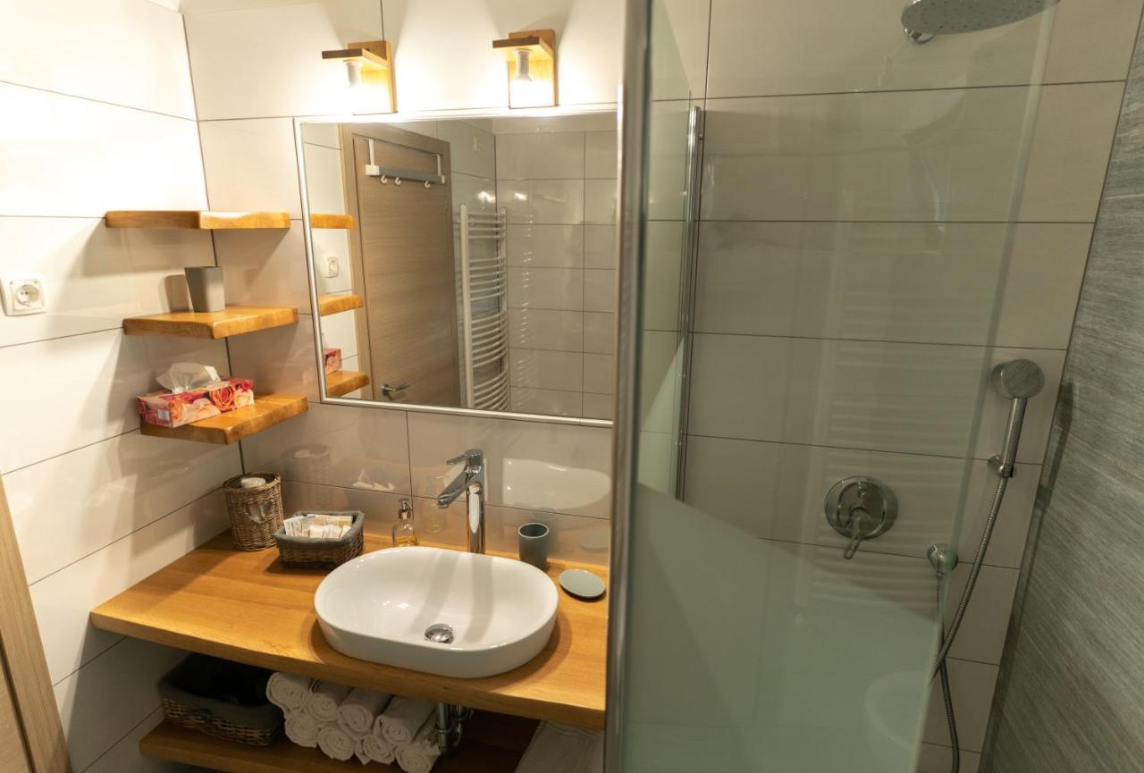 Apartment And Rooms Hisa Sonca โคบาริด ภายนอก รูปภาพ