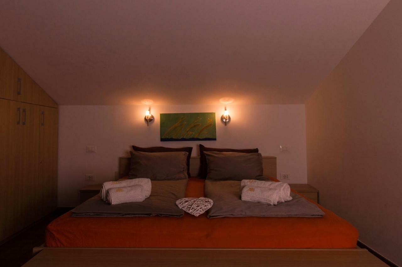 Apartment And Rooms Hisa Sonca โคบาริด ภายนอก รูปภาพ
