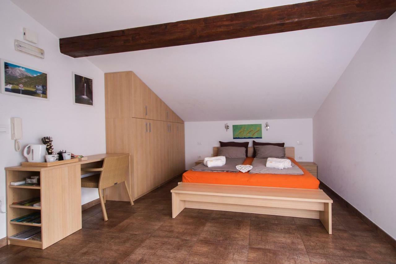 Apartment And Rooms Hisa Sonca โคบาริด ภายนอก รูปภาพ