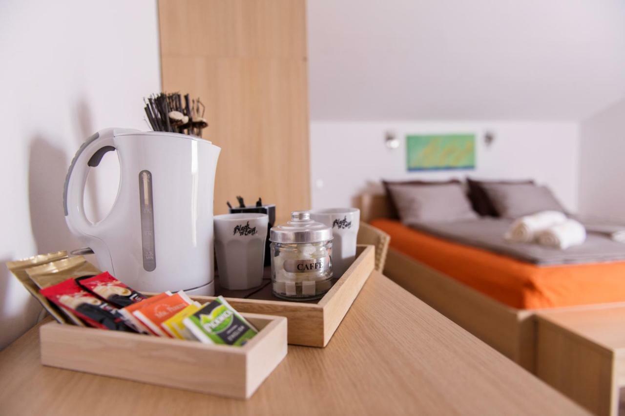 Apartment And Rooms Hisa Sonca โคบาริด ภายนอก รูปภาพ